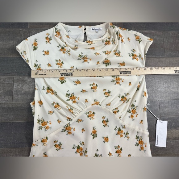 REFORMATION BETTIE FLORAL CAP SLEEVE TOP IN NICOLA - Picture 9 of 14
